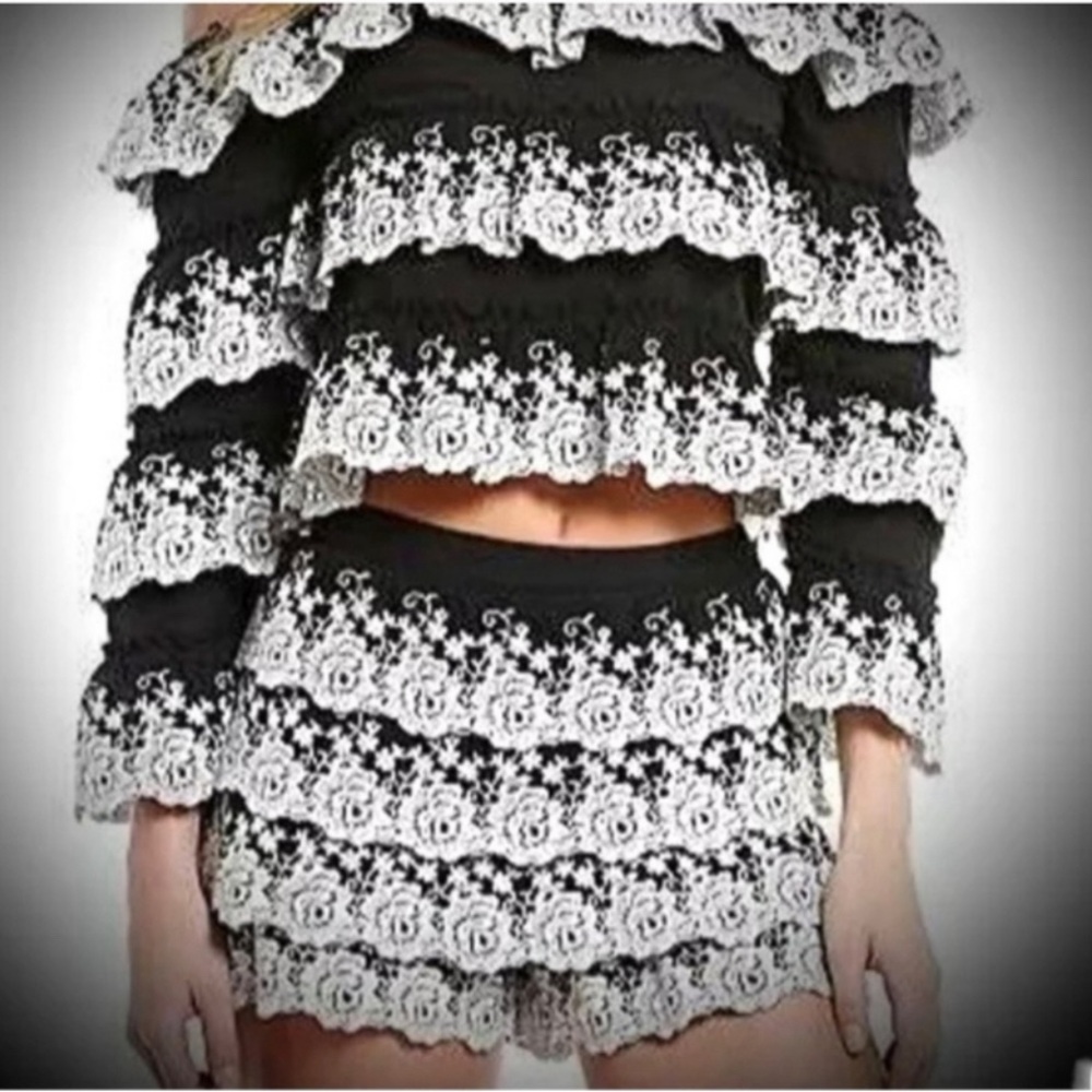 Gianni Bini Black/White Flower Skort, Size large